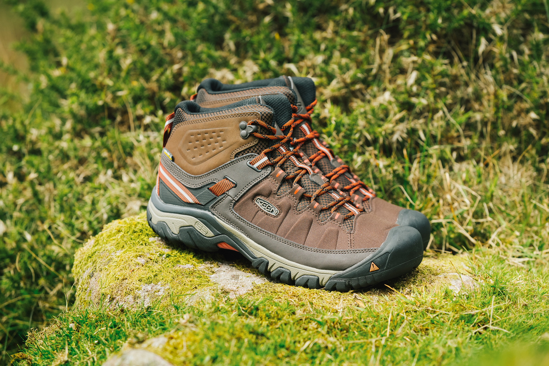 靴 KEEN TARGHEE EXP MID WP Winiche&Co Amazon.com | Keen Men's TARGHEE EXP MID WP BOOT, BLACK/BLACK