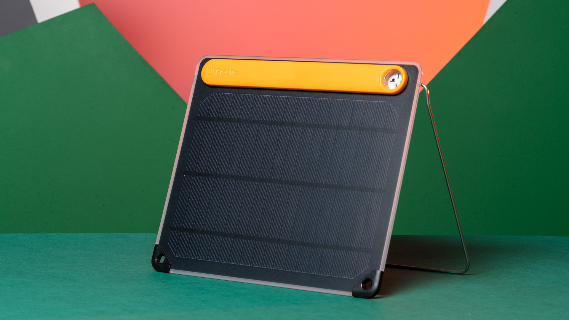Chargeur solaire compact pour stockage d'énergie. - Test et Avis