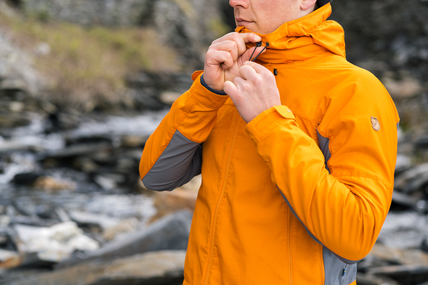 best softshell jackets: Fjallraven Abisko Lite Trekking-CJ07590